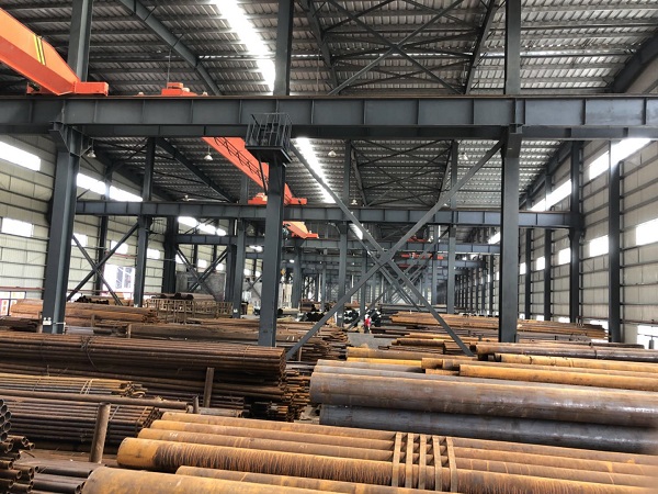 重庆龙文钢材市场20号库内
